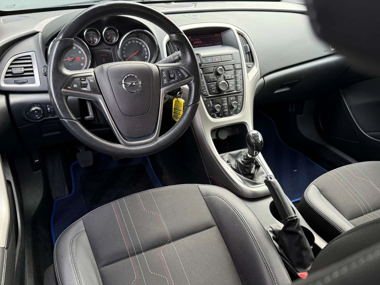 Opel Astra 2012 photo 3