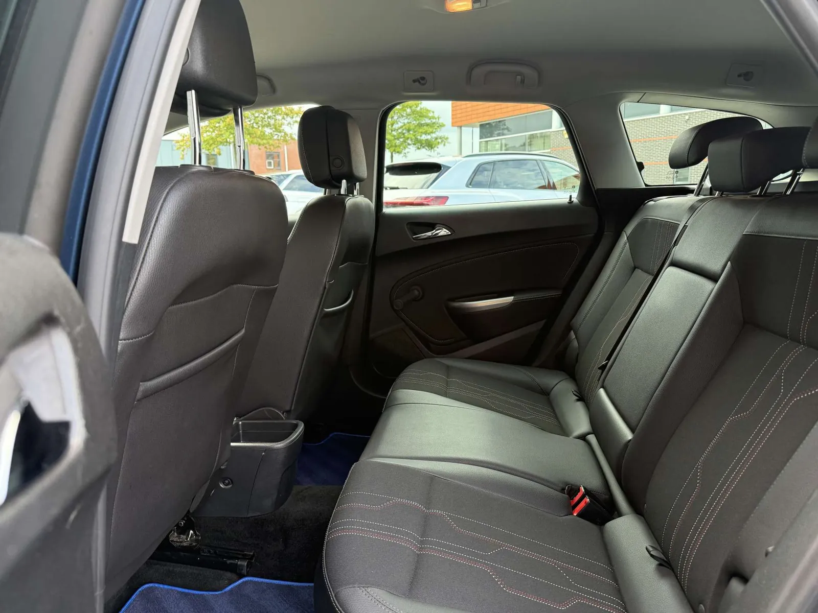 Opel Astra 2012 photo 5