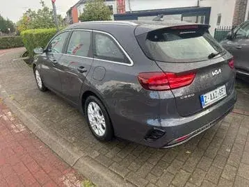 Kia Ceed Sw 2023 photo 2