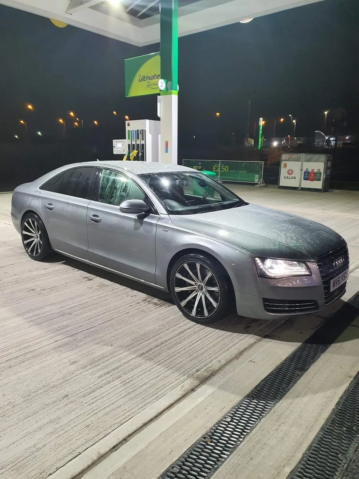 Audi A8 2011 photo 2