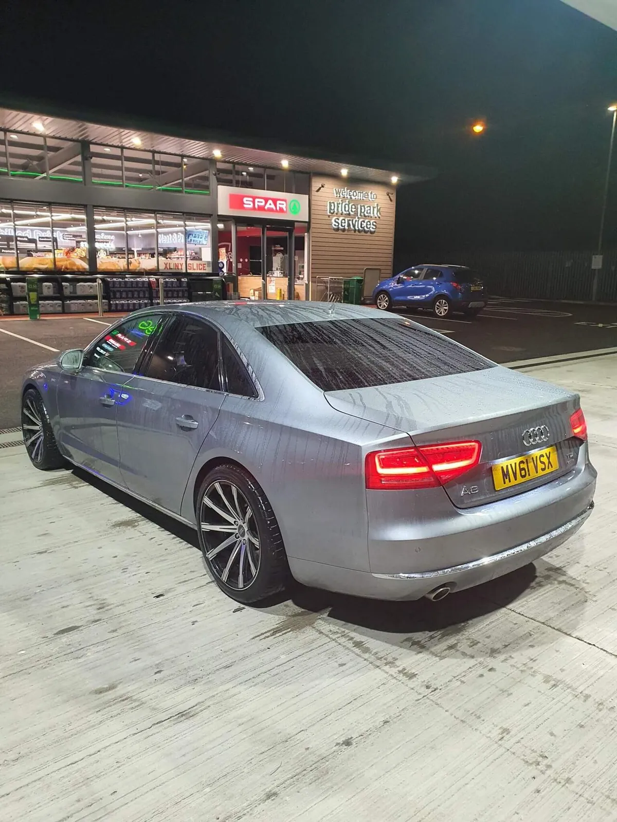 Audi A8 2011 photo 5