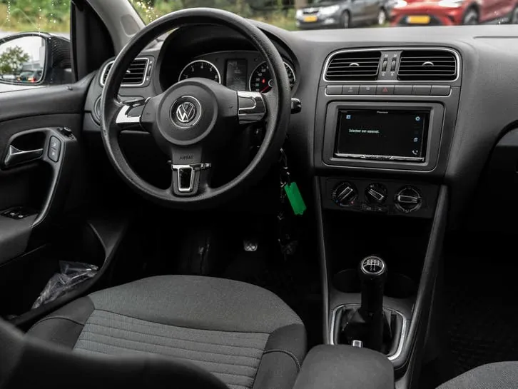 Volkswagen Polo 2010 photo 2