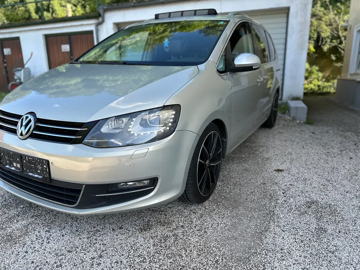 Volkswagen Sharan 2011 photo 2