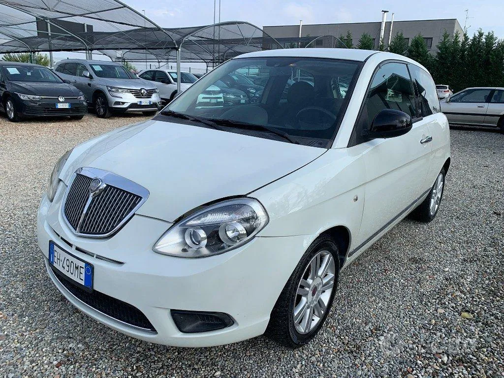 Lancia Ypsilon