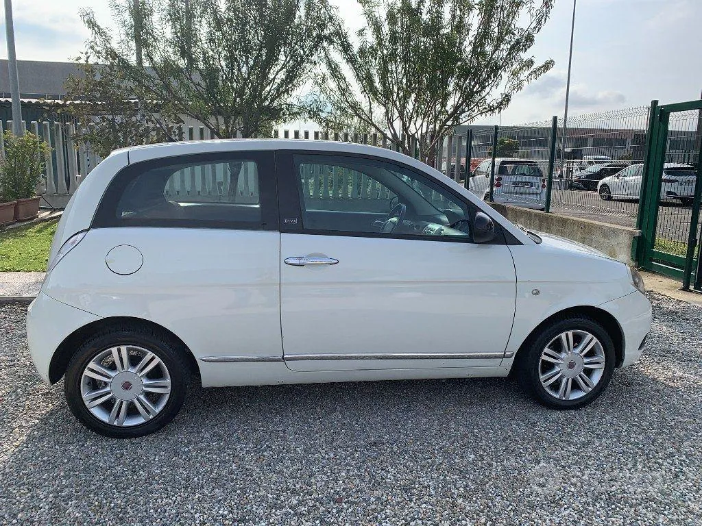 Lancia Ypsilon 2011 photo 4