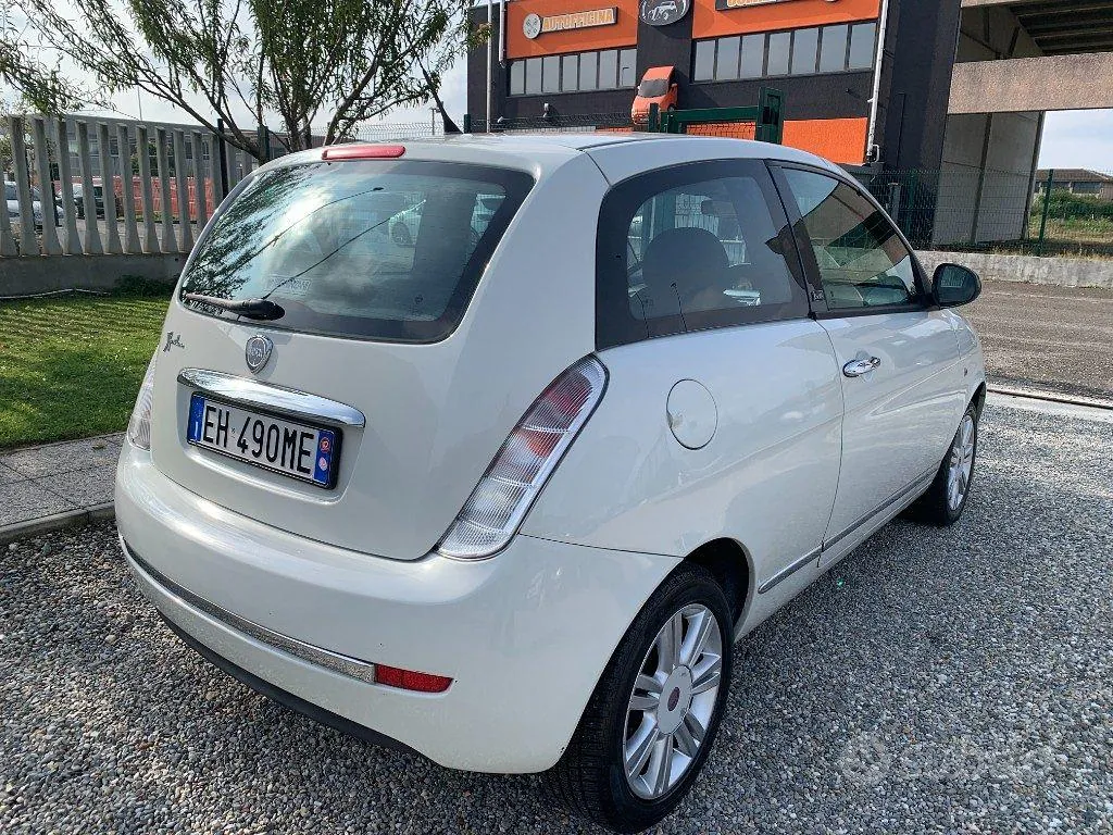 Lancia Ypsilon 2011 photo 5