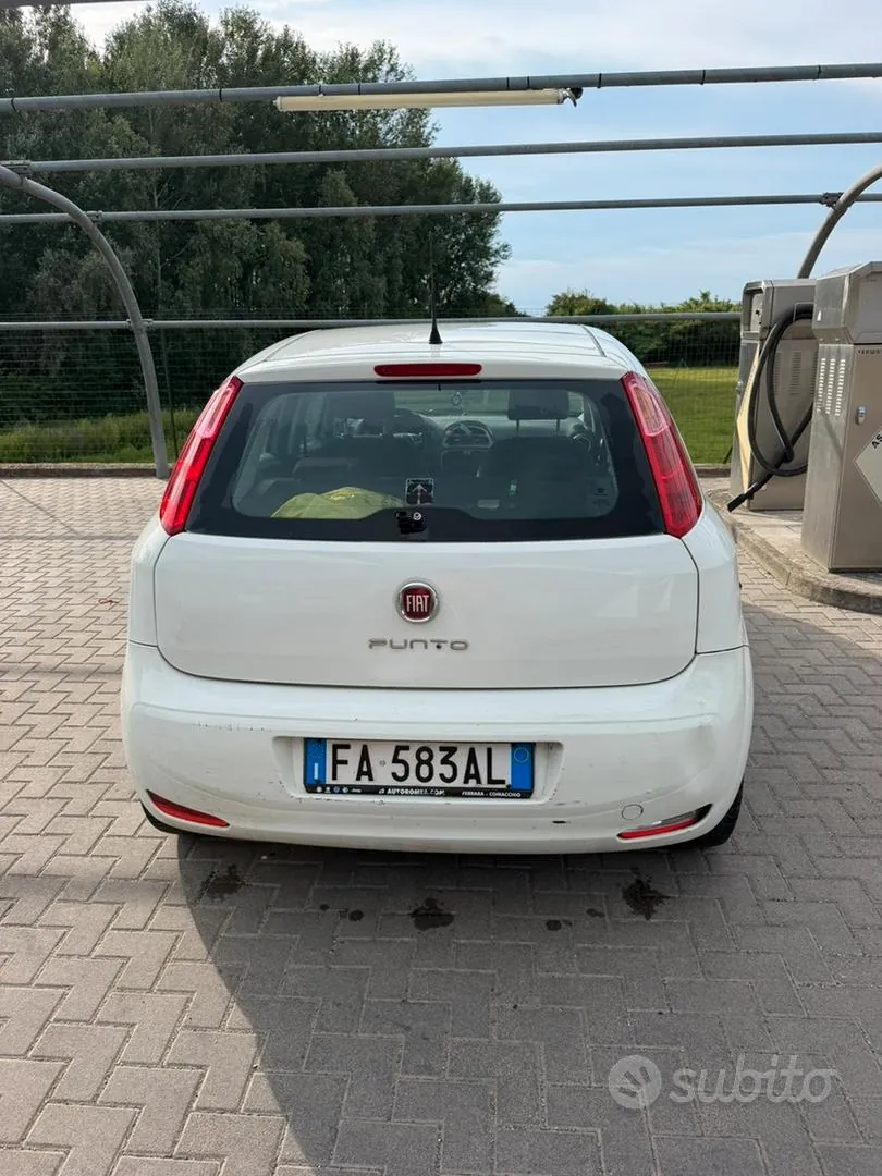 Fiat Punto 2015 photo 2