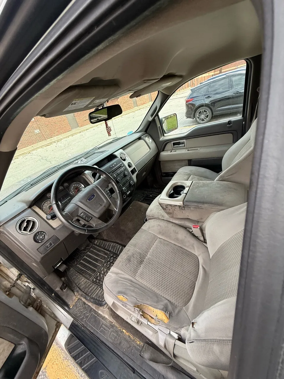 Ford F-150 2010 photo 2
