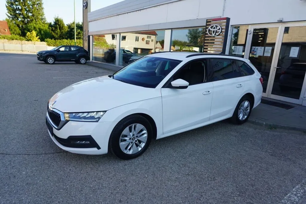 Skoda Octavia 2023 photo 2