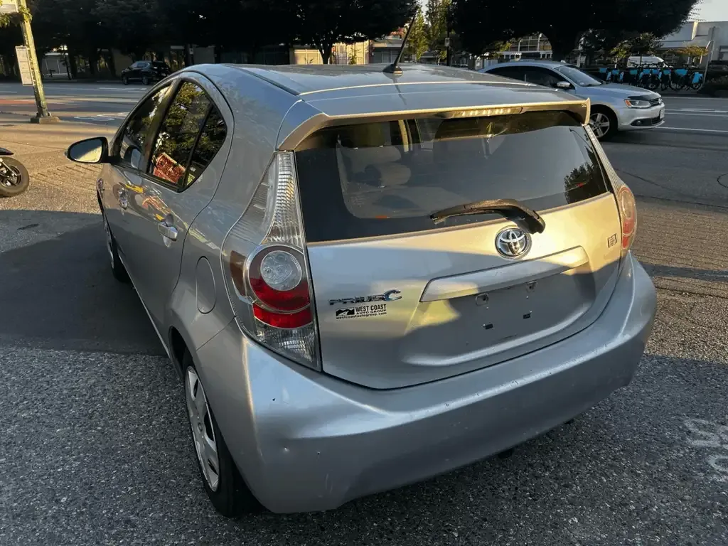 Toyota Prius C 2014 photo 5