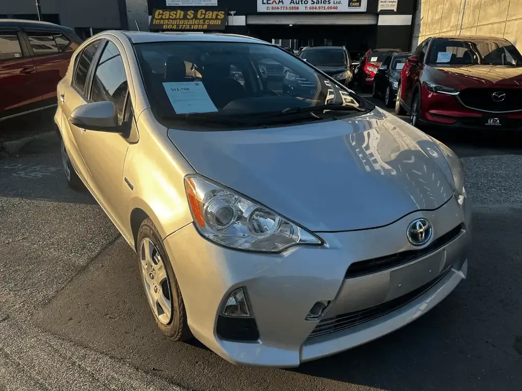 Toyota Prius C 2014 photo 3