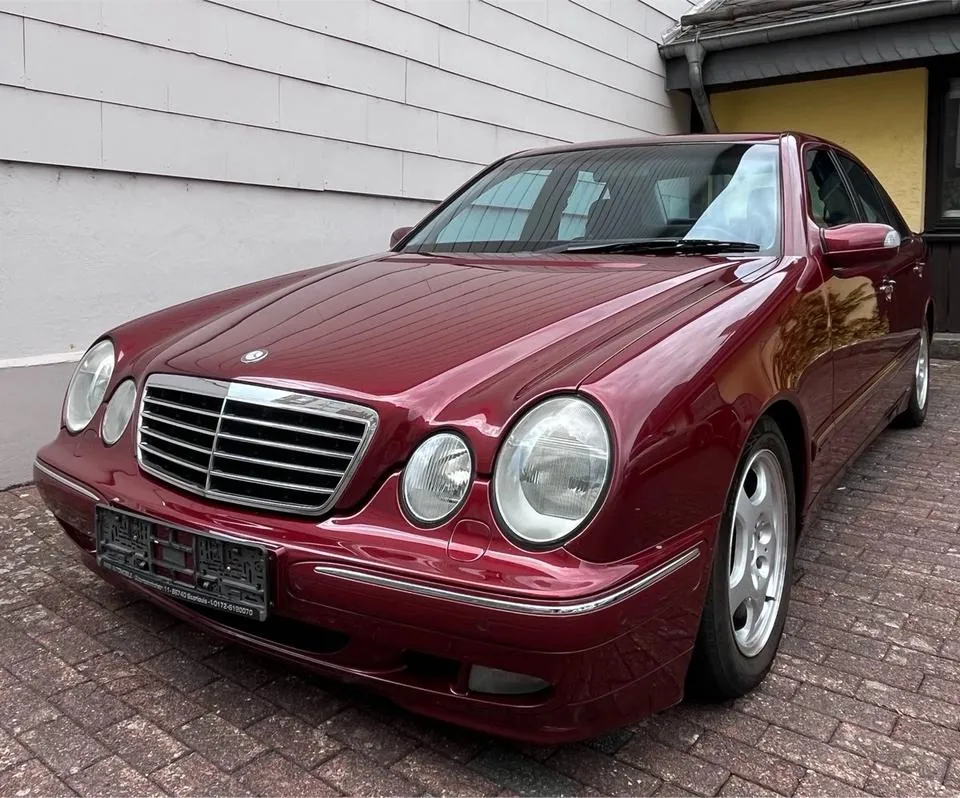 Mercedes-Benz W210