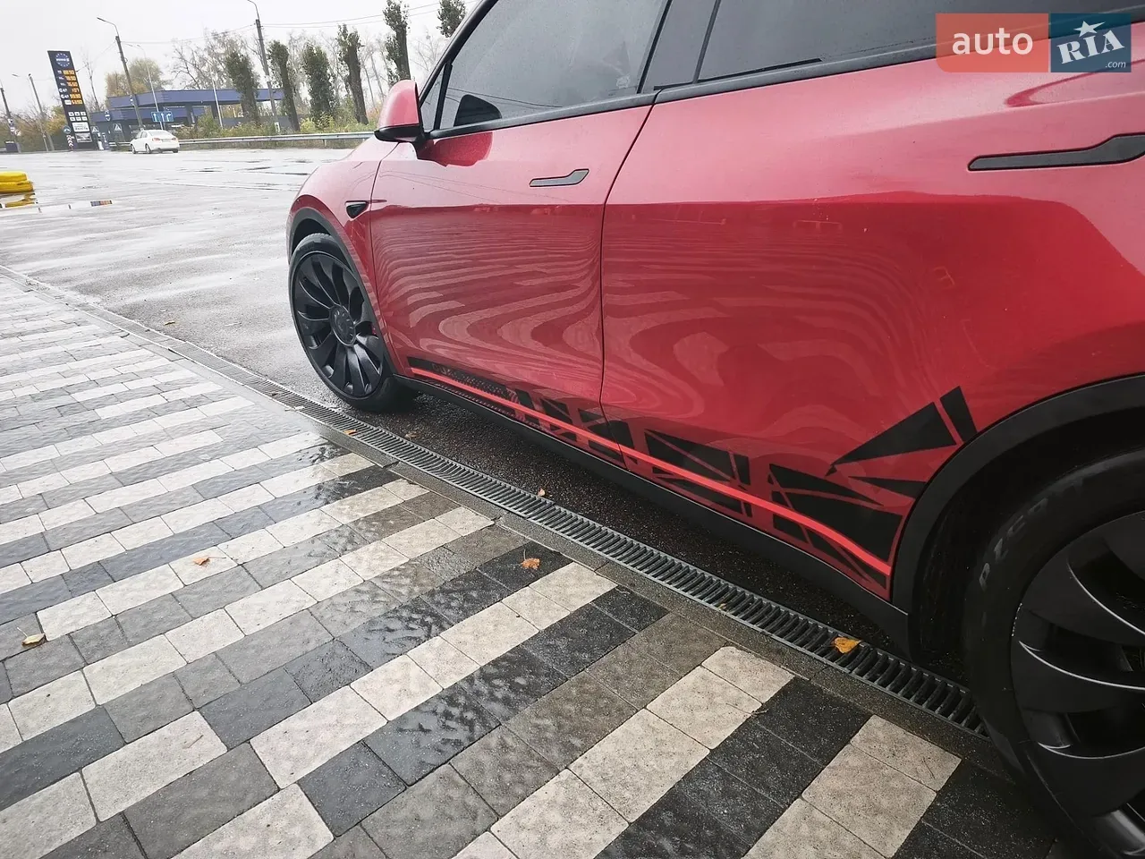 Tesla Model Y 2024 photo 2