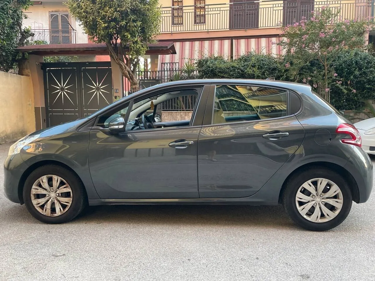 Peugeot 208 2014 photo 3