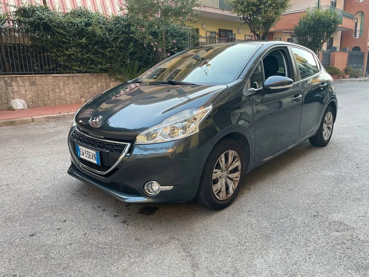 Peugeot 208 2014 photo 2