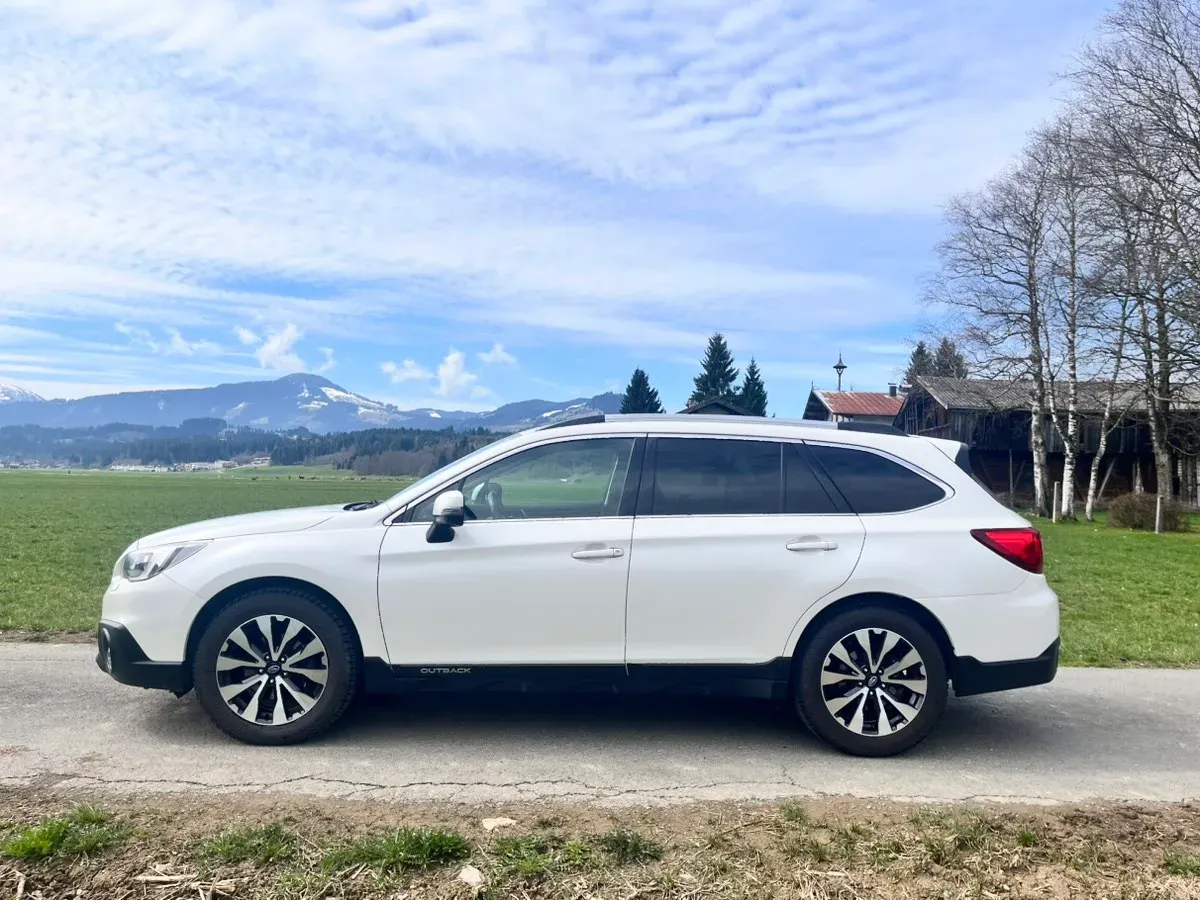 Subaru Outback 2017 photo 2