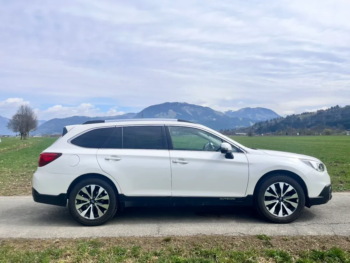 Subaru Outback 2017 photo 3