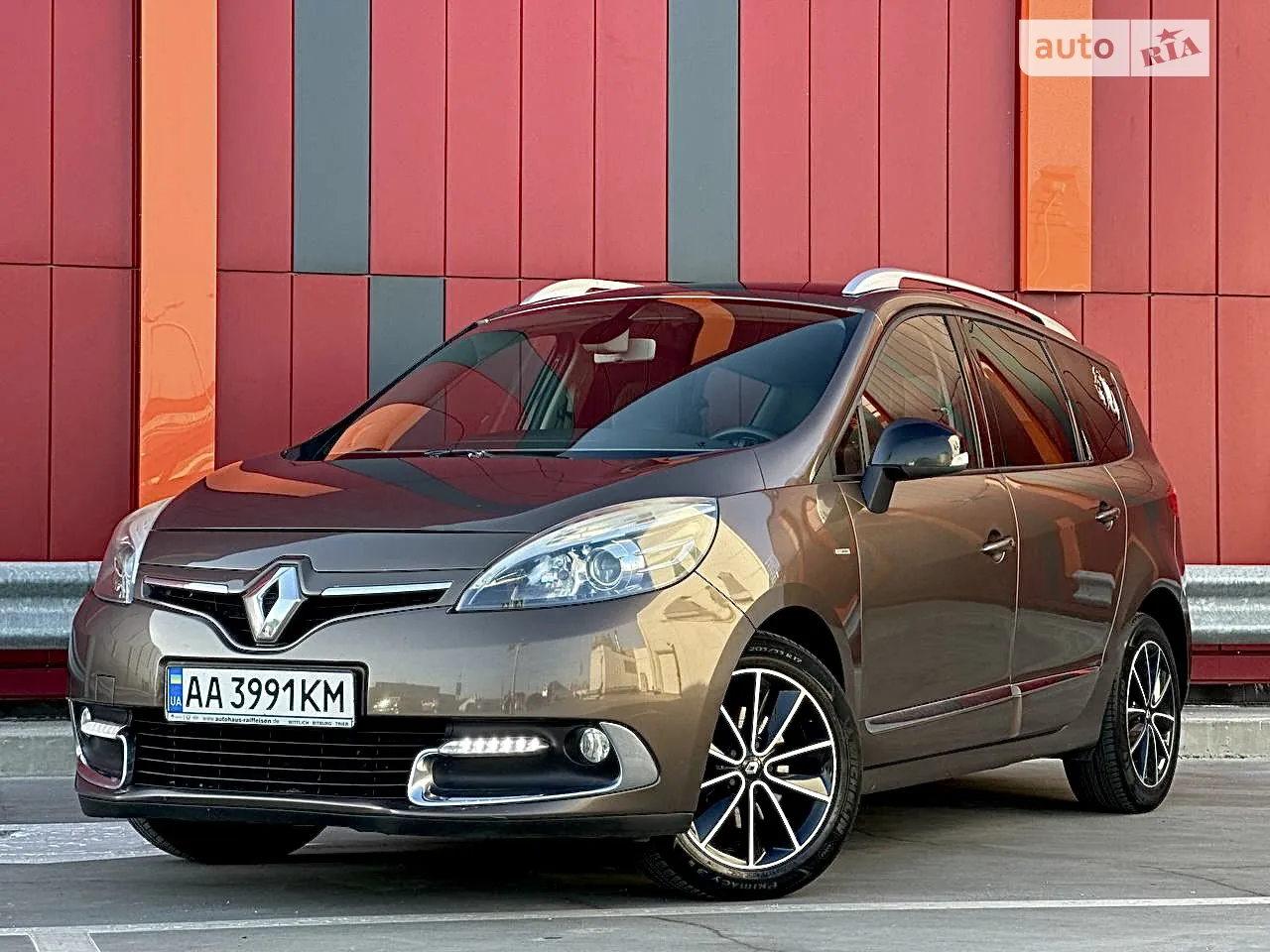 Renault Megane Scenic 2012 photo 2