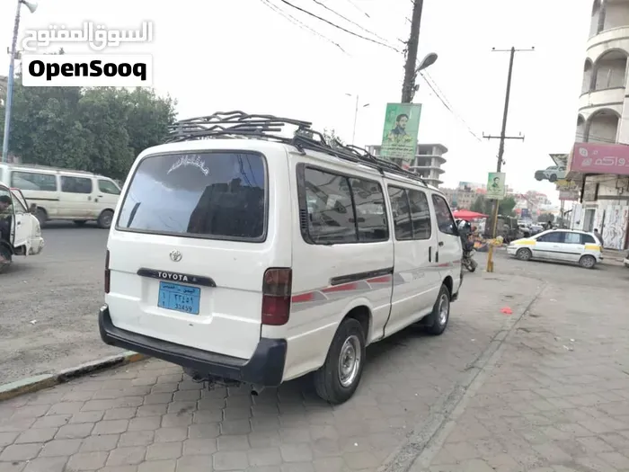 Toyota Hiace 1998 photo 2