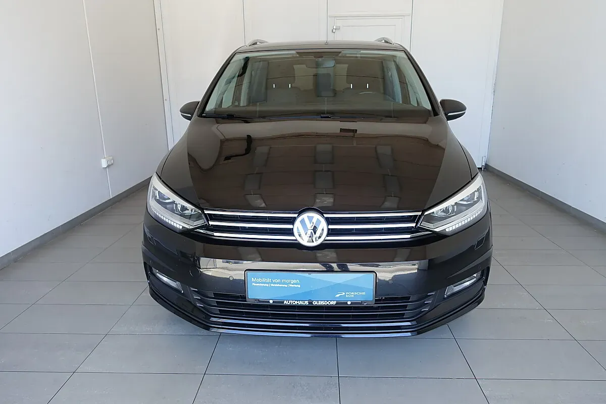 Volkswagen Touran 2017 photo 2