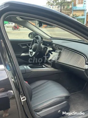 Mercedes-Benz E-Class 2025 photo 5