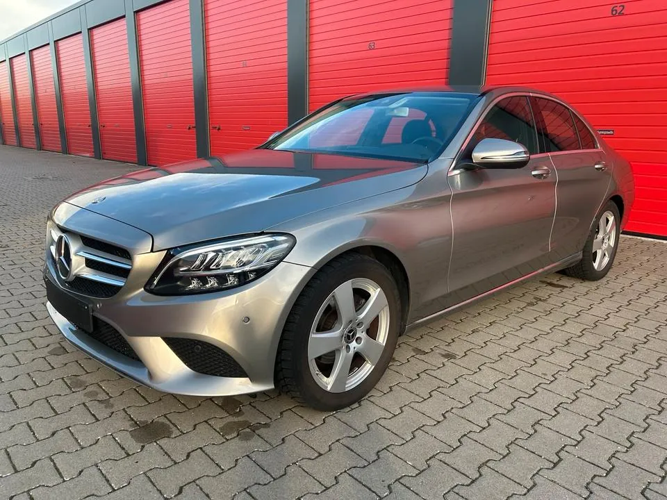 Mercedes-Benz C180