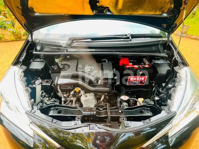 Toyota Vitz 2017 photo 3