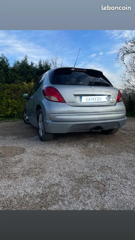 Peugeot 207 2010 photo 2