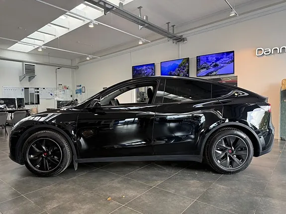 Tesla Model Y 2023 photo 4