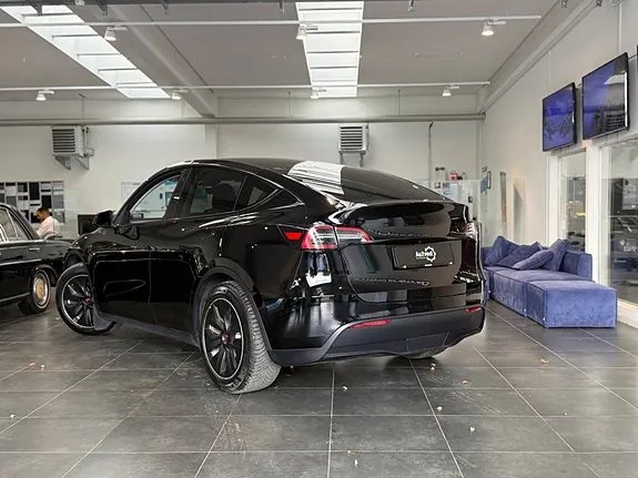 Tesla Model Y 2023 photo 5