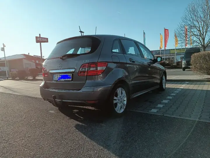 Mercedes-Benz B-Class 2010 photo 3