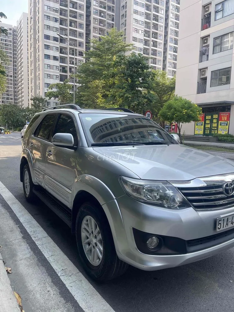 Toyota Fortuner 2012 photo 2