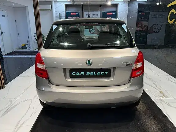 Skoda Fabia 2010 photo 4