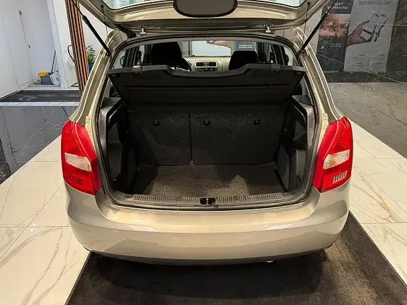 Skoda Fabia 2010 photo 5