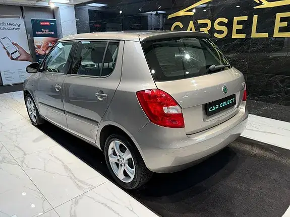 Skoda Fabia 2010 photo 3