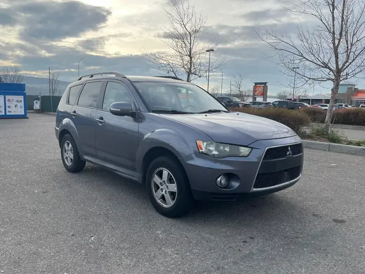 Mitsubishi Outlander 2010 photo 2