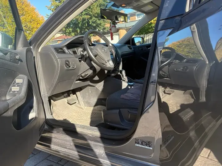 Volkswagen Jetta 2013 photo 2