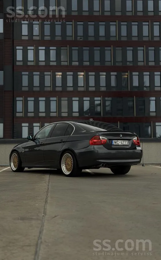 BMW E90 2006 photo 2