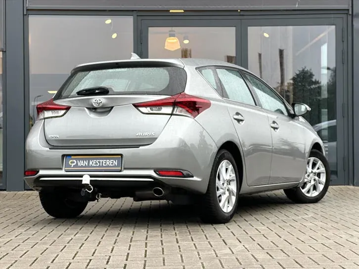 Toyota Auris 2016 photo 2