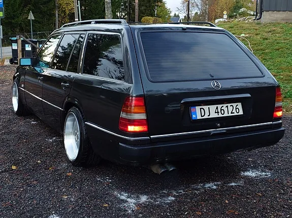 Mercedes-Benz E300 1988 photo 5