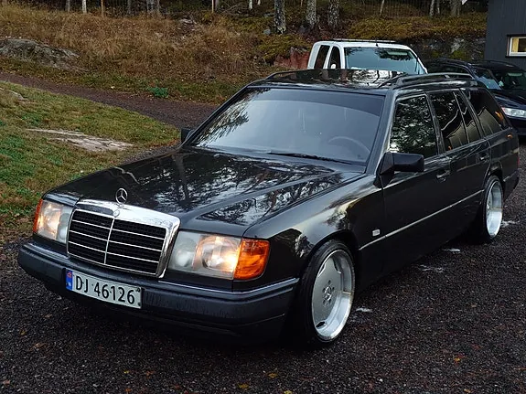 Mercedes-Benz E300 1988 photo 4