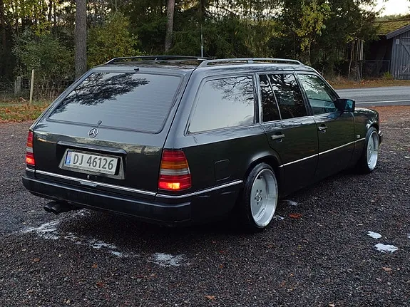 Mercedes-Benz E300 1988 photo 3