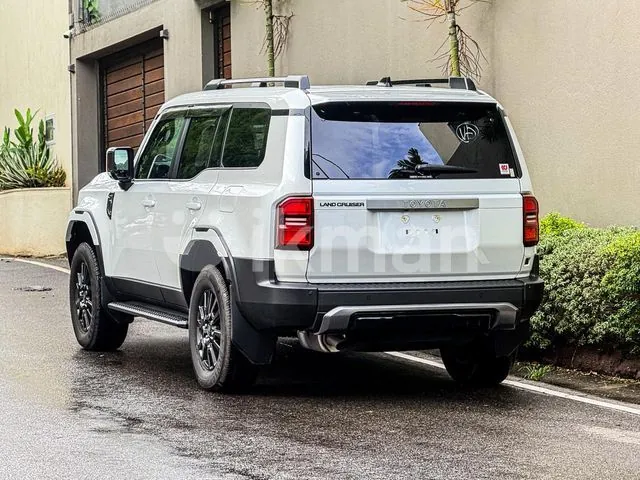 Toyota Land Cruiser Prado 2025 photo 2