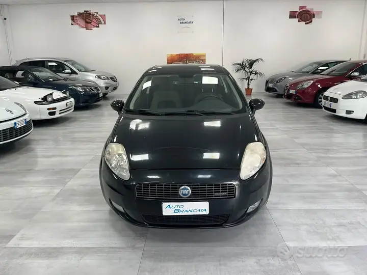 Fiat Grande Punto 2006 photo 2