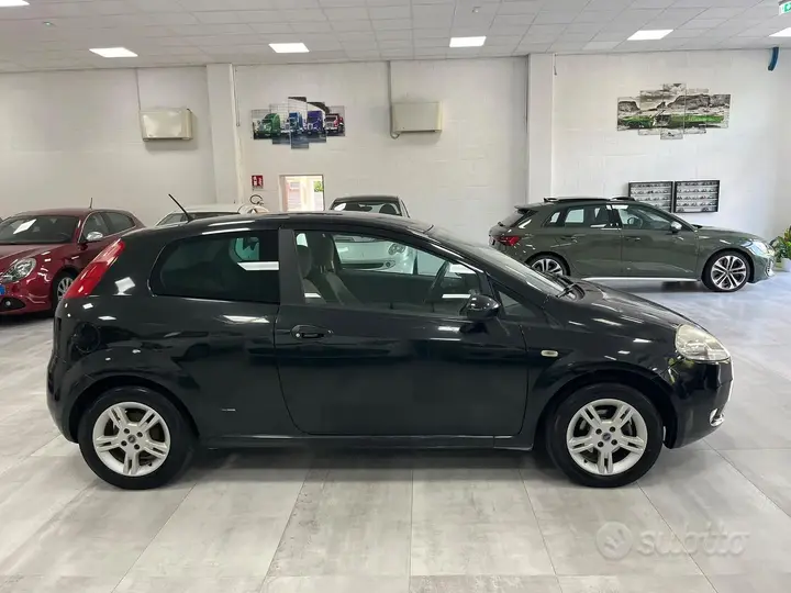 Fiat Grande Punto 2006 photo 4