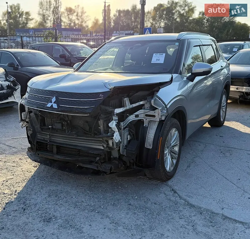 Mitsubishi Outlander 2023 photo 2