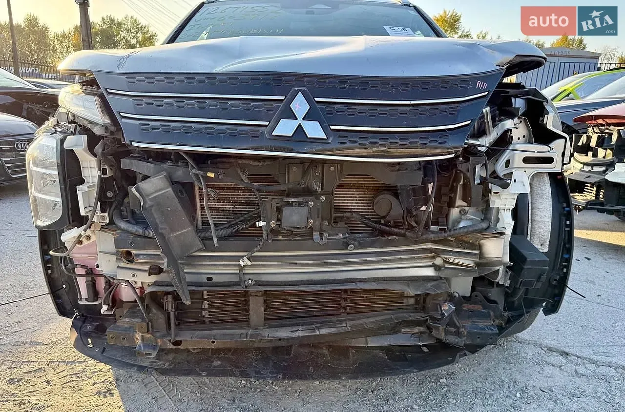 Mitsubishi Outlander 2023 photo 4