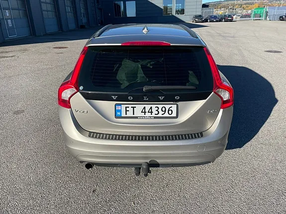 Volvo V60 2014 photo 2