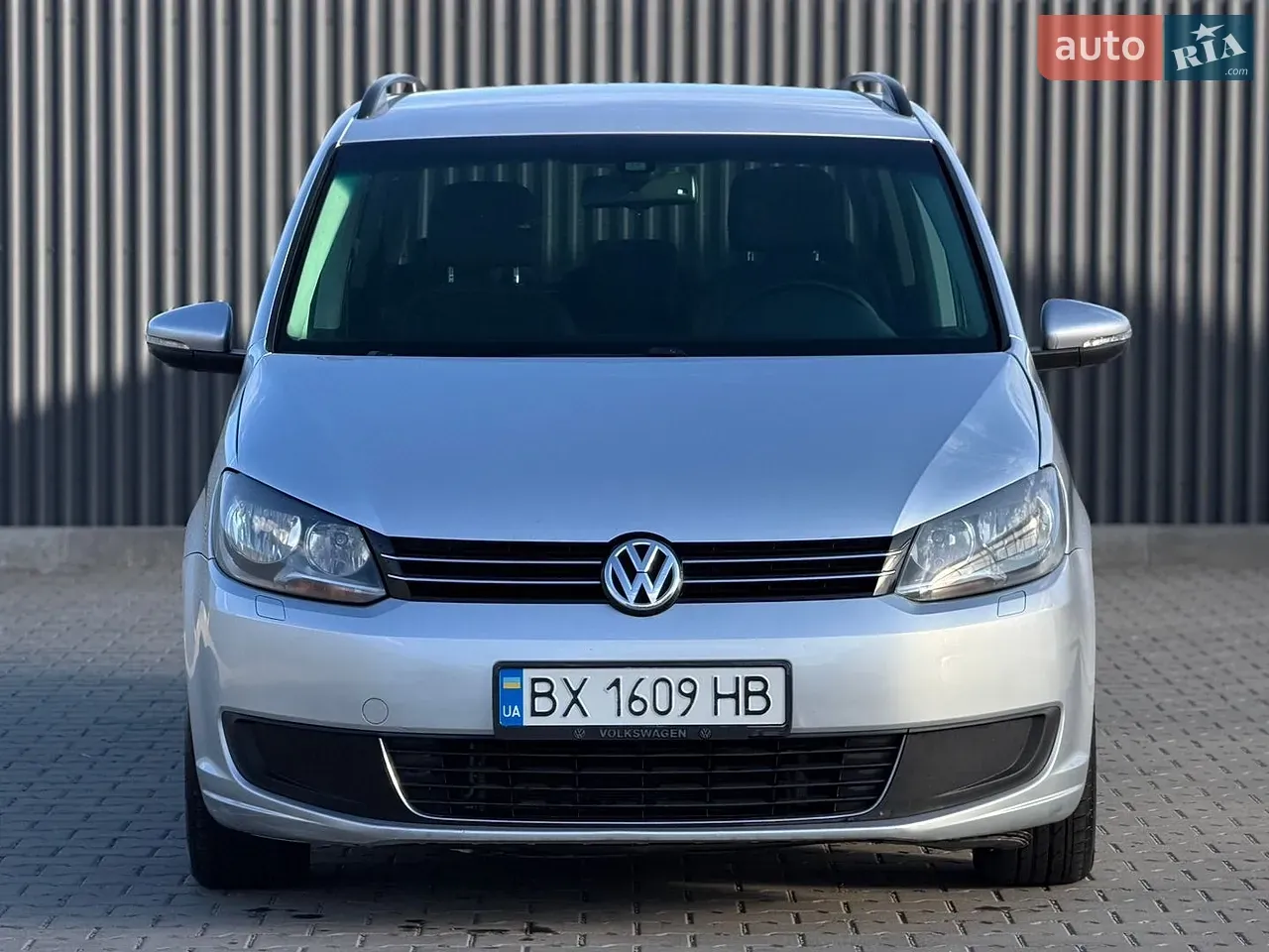 Volkswagen Touran 2012 photo 2
