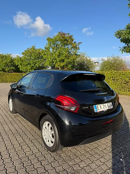 Peugeot 208 2016 photo 2